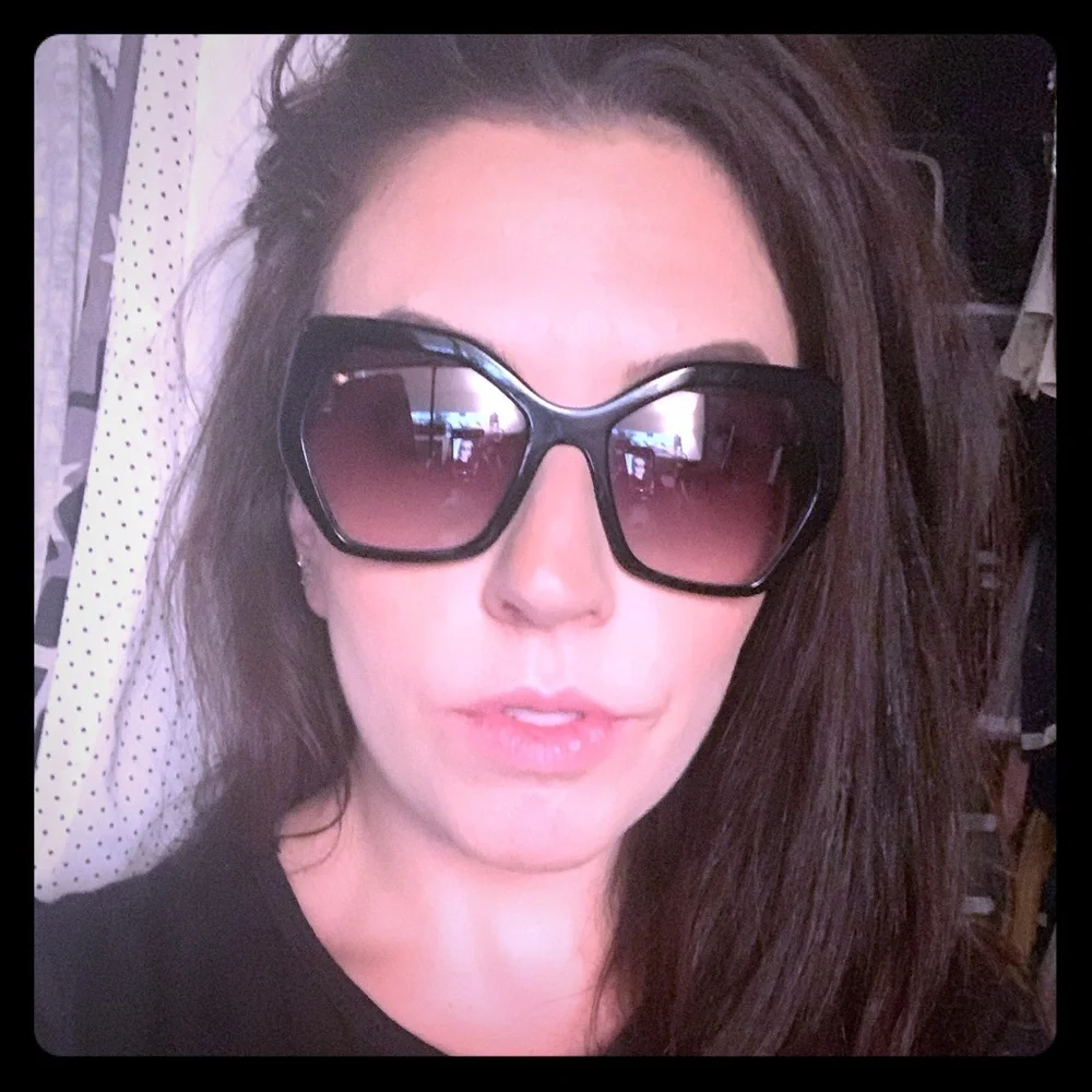 PRADA Sunnies - Picture 4 of 6